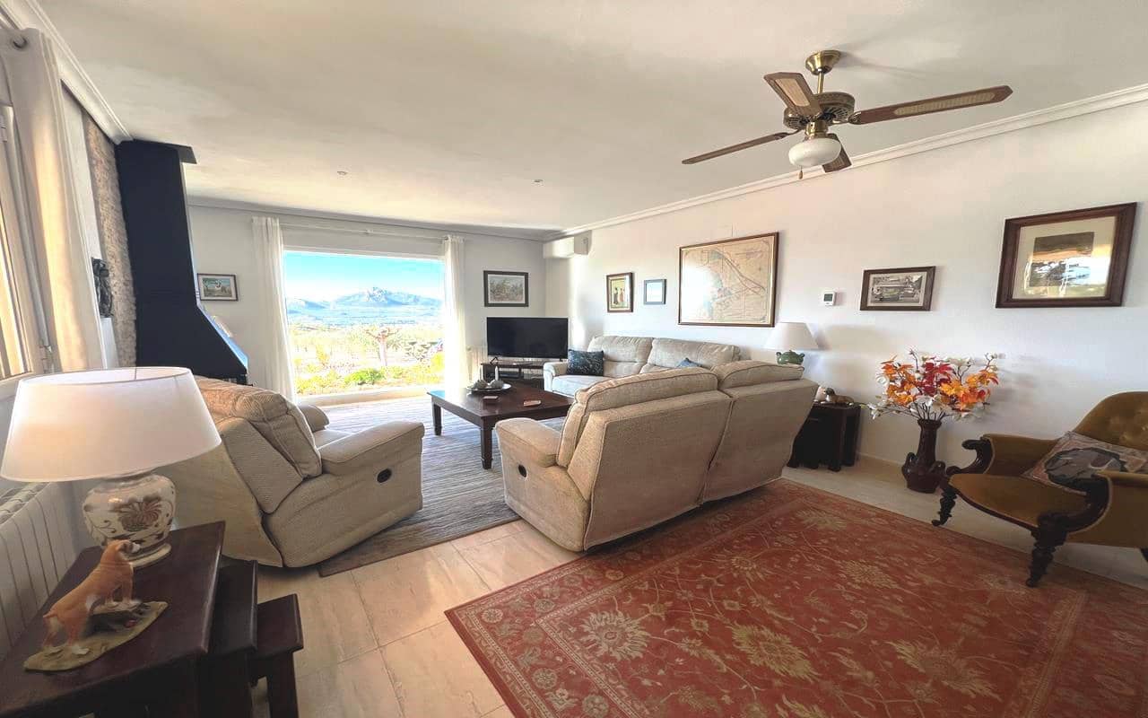 3 sypialnia Finka/Dom wiejski na sprzedaż w Sax z basenem garażem - 399 995 € (Ref: 9777305)