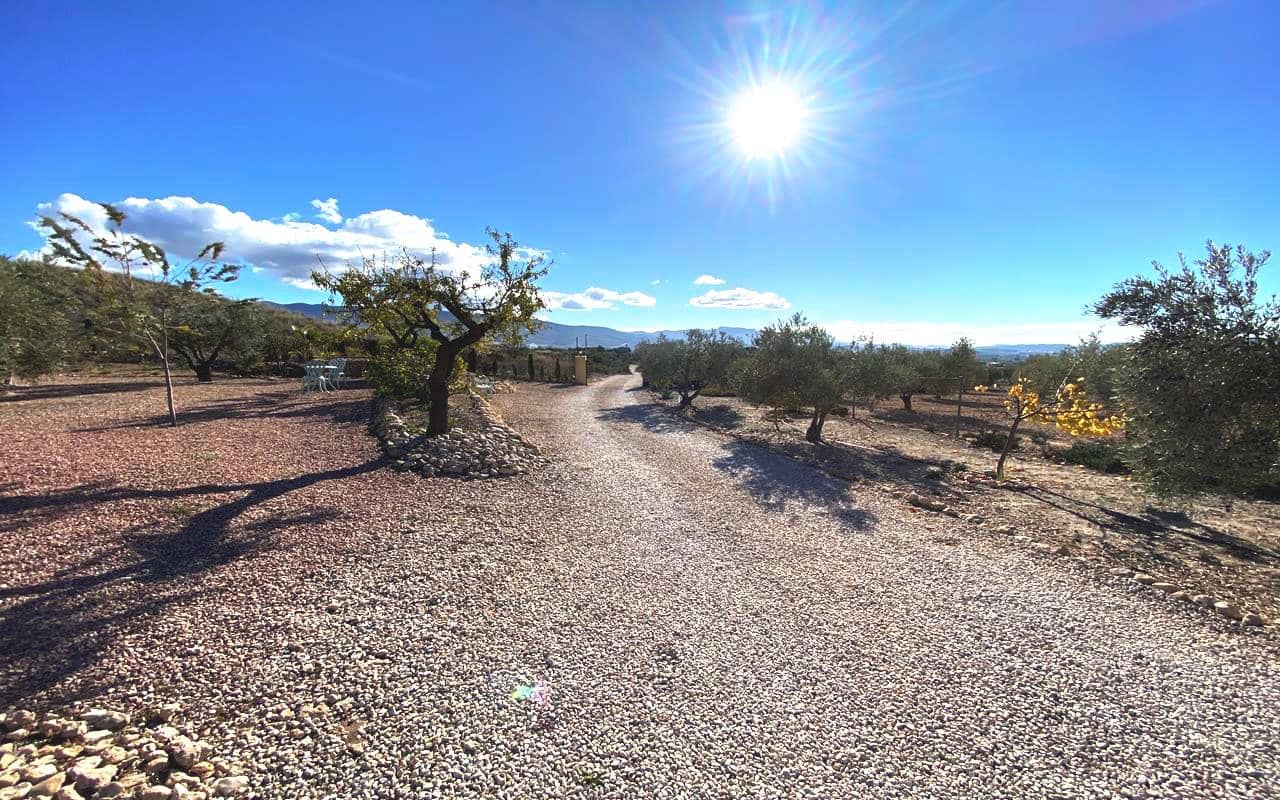 3 sypialnia Finka/Dom wiejski na sprzedaż w Sax z basenem garażem - 399 995 € (Ref: 9777305)