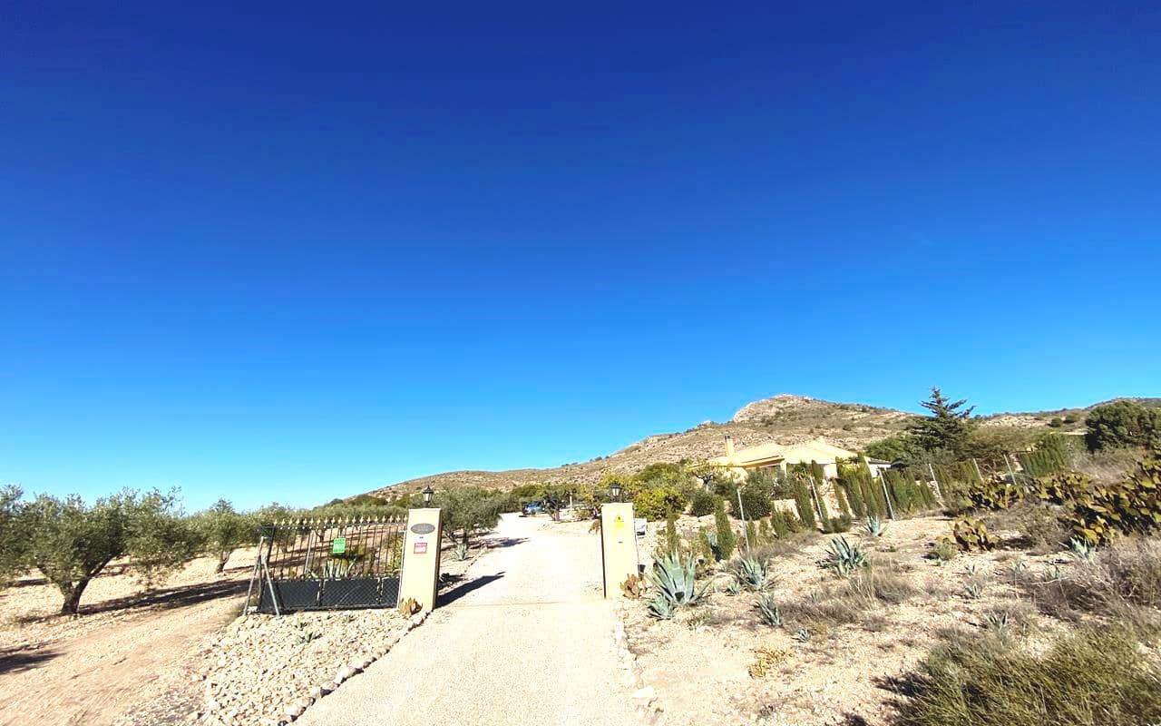 3 sypialnia Finka/Dom wiejski na sprzedaż w Sax z basenem garażem - 399 995 € (Ref: 9777305)