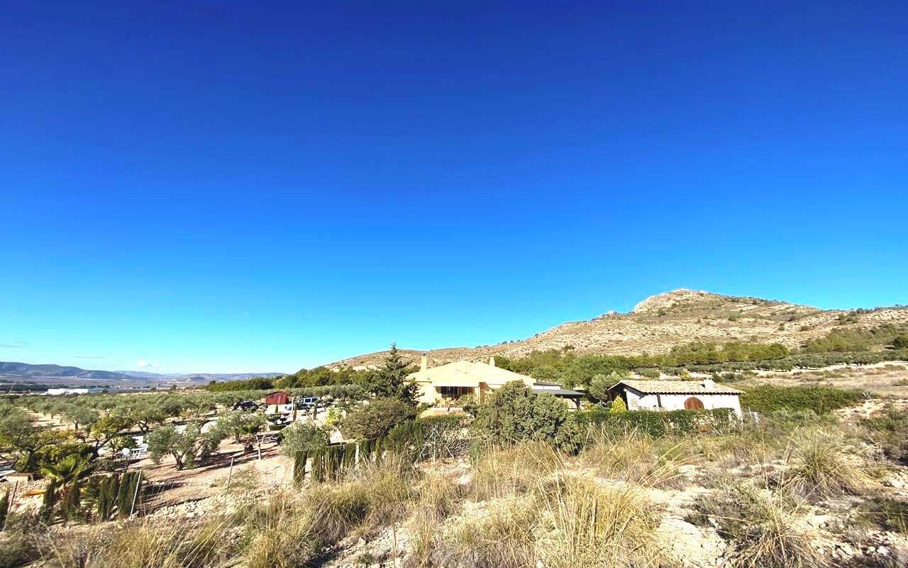 3 sypialnia Finka/Dom wiejski na sprzedaż w Sax z basenem garażem - 399 995 € (Ref: 9777305)