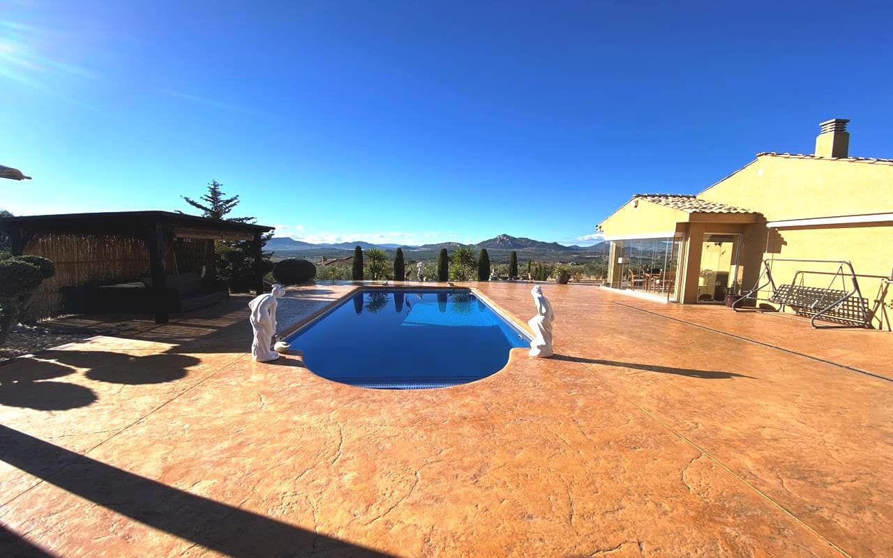 3 sypialnia Finka/Dom wiejski na sprzedaż w Sax z basenem garażem - 399 995 € (Ref: 9777305)