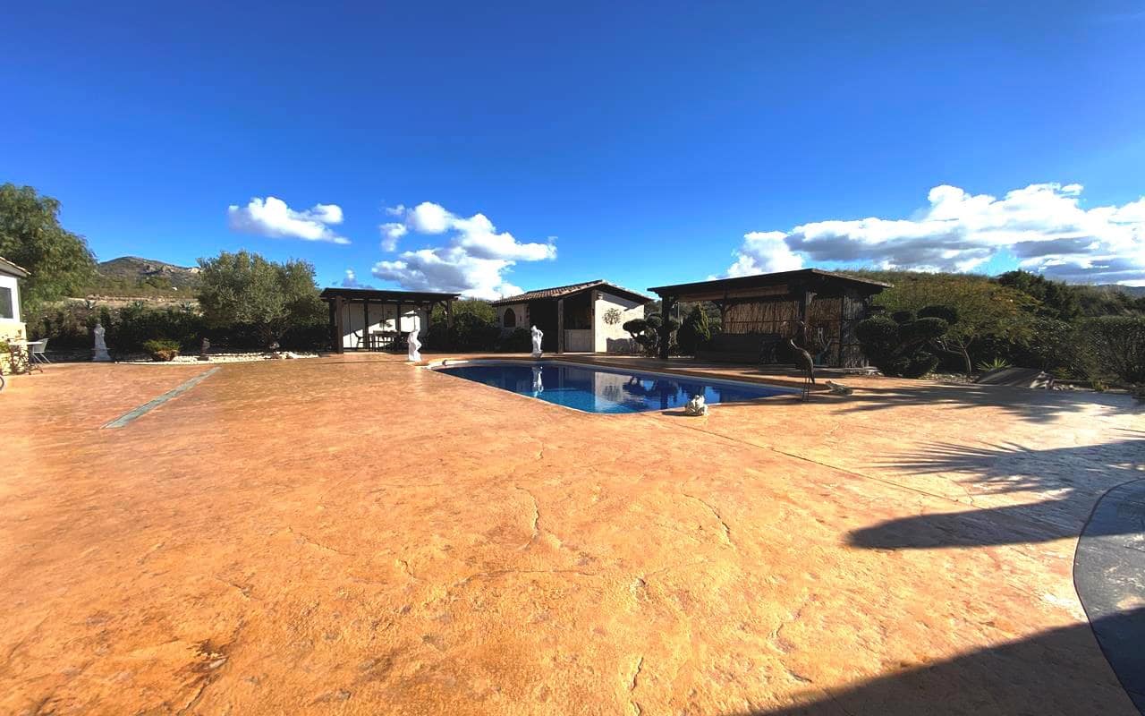 3 sypialnia Finka/Dom wiejski na sprzedaż w Sax z basenem garażem - 399 995 € (Ref: 9777305)