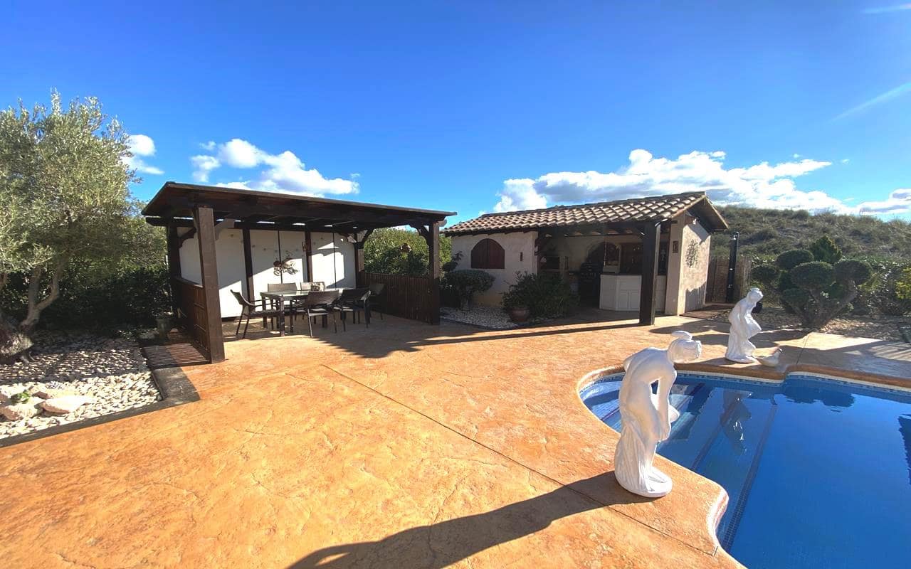 3 sypialnia Finka/Dom wiejski na sprzedaż w Sax z basenem garażem - 399 995 € (Ref: 9777305)