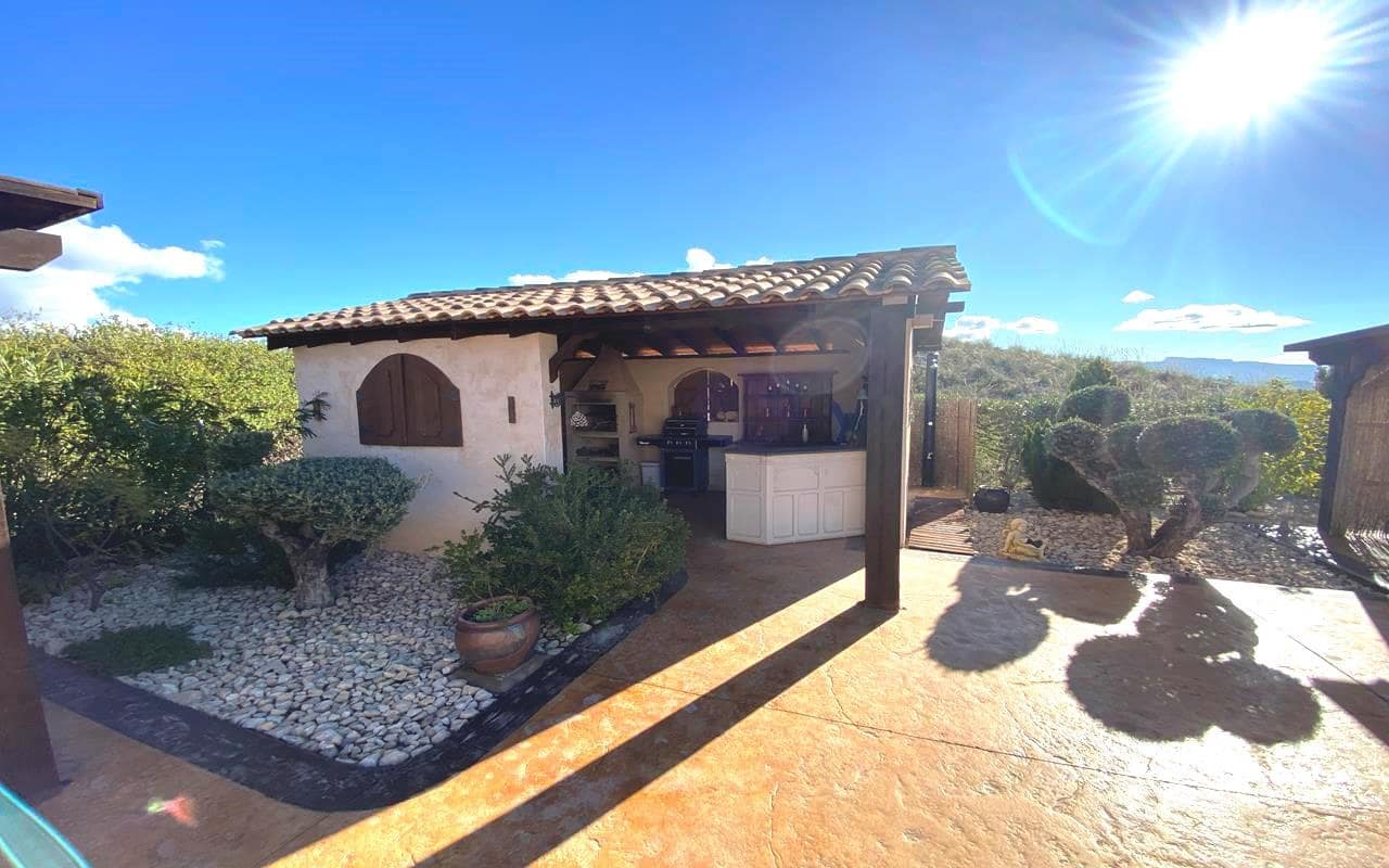 3 sypialnia Finka/Dom wiejski na sprzedaż w Sax z basenem garażem - 399 995 € (Ref: 9777305)