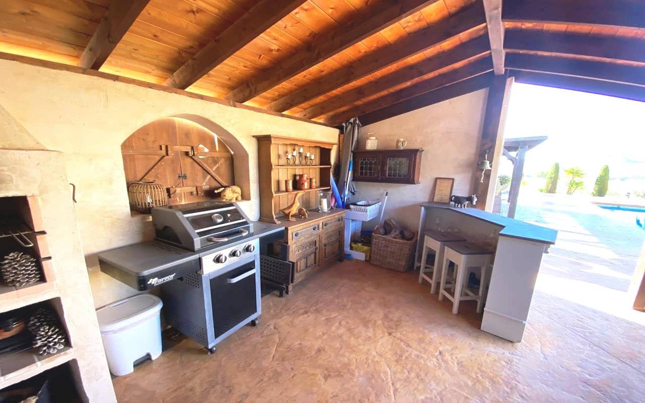 3 sypialnia Finka/Dom wiejski na sprzedaż w Sax z basenem garażem - 399 995 € (Ref: 9777305)