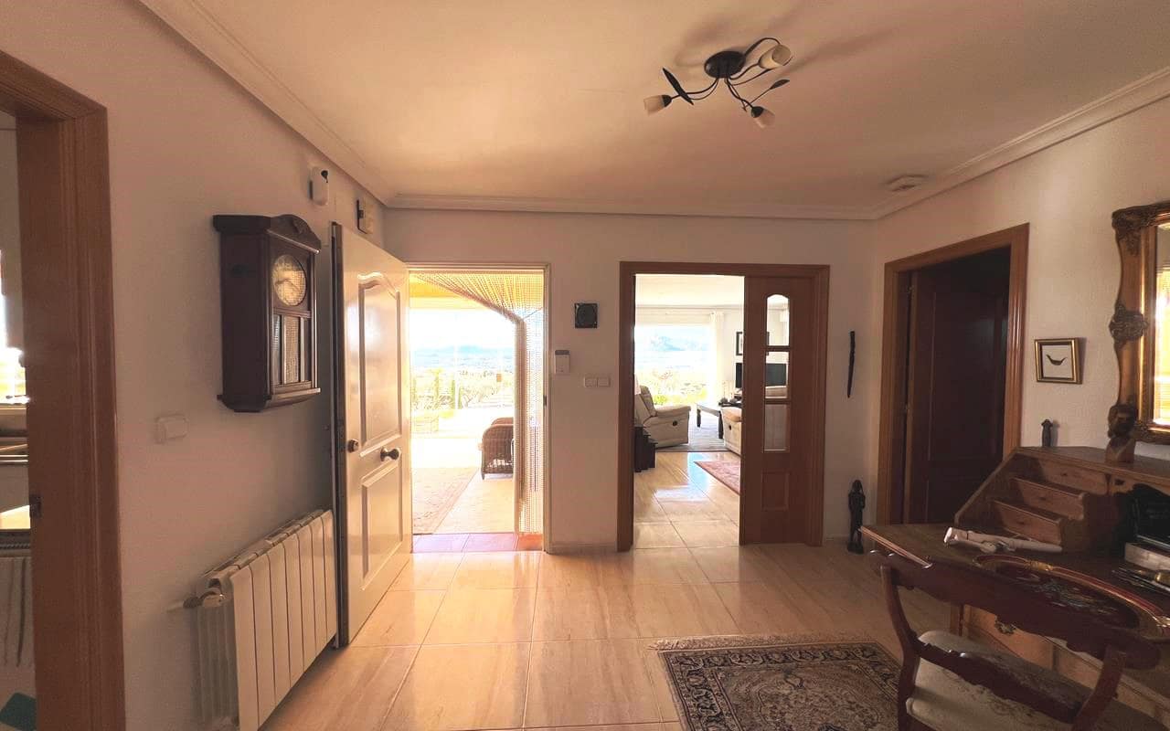 3 sypialnia Finka/Dom wiejski na sprzedaż w Sax z basenem garażem - 399 995 € (Ref: 9777305)