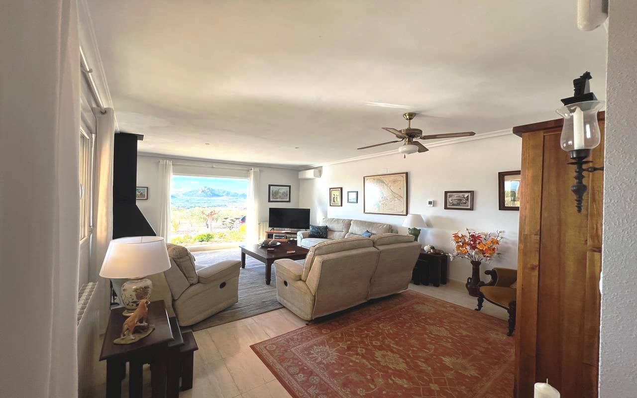 3 sypialnia Finka/Dom wiejski na sprzedaż w Sax z basenem garażem - 399 995 € (Ref: 9777305)