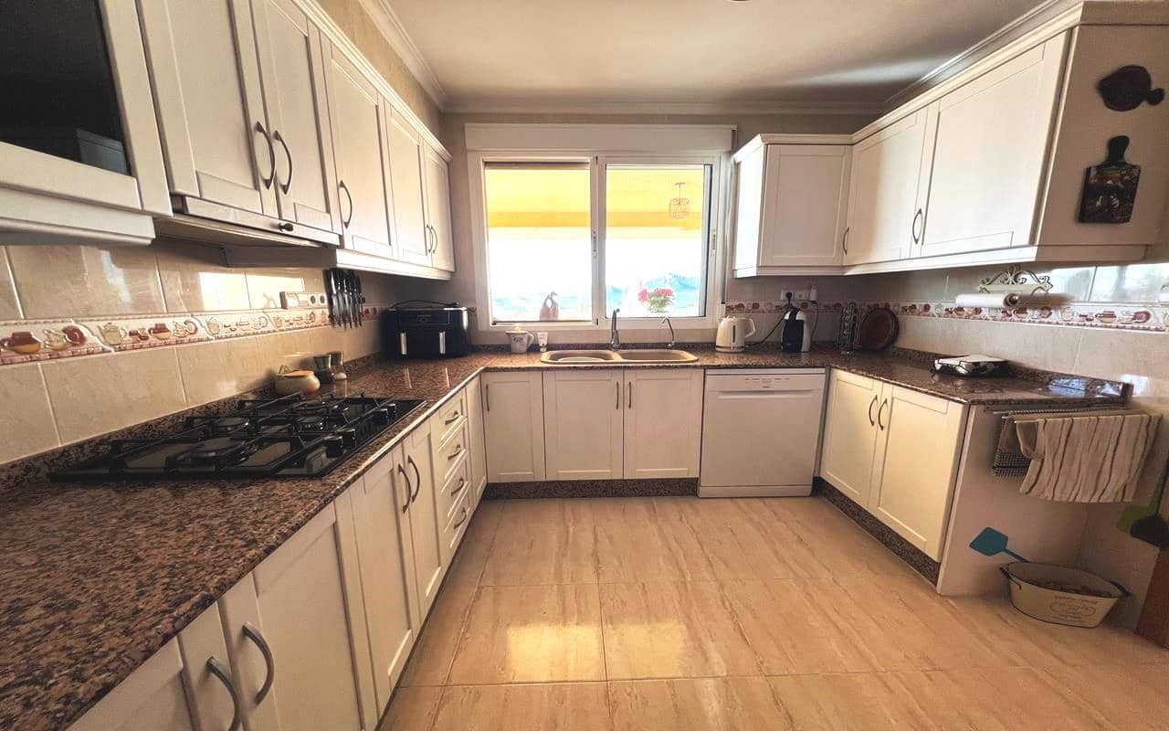 3 sypialnia Finka/Dom wiejski na sprzedaż w Sax z basenem garażem - 399 995 € (Ref: 9777305)