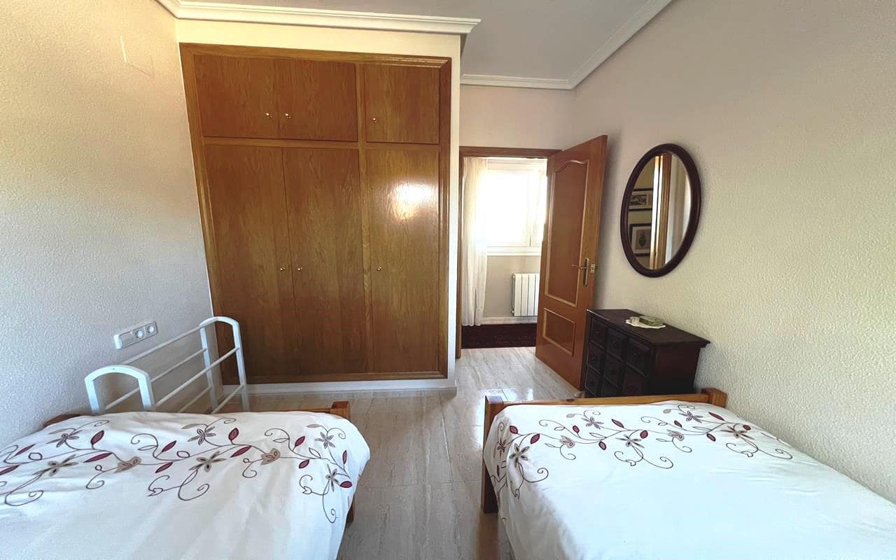 3 sypialnia Finka/Dom wiejski na sprzedaż w Sax z basenem garażem - 399 995 € (Ref: 9777305)