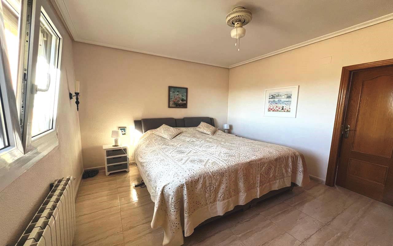 3 sypialnia Finka/Dom wiejski na sprzedaż w Sax z basenem garażem - 399 995 € (Ref: 9777305)