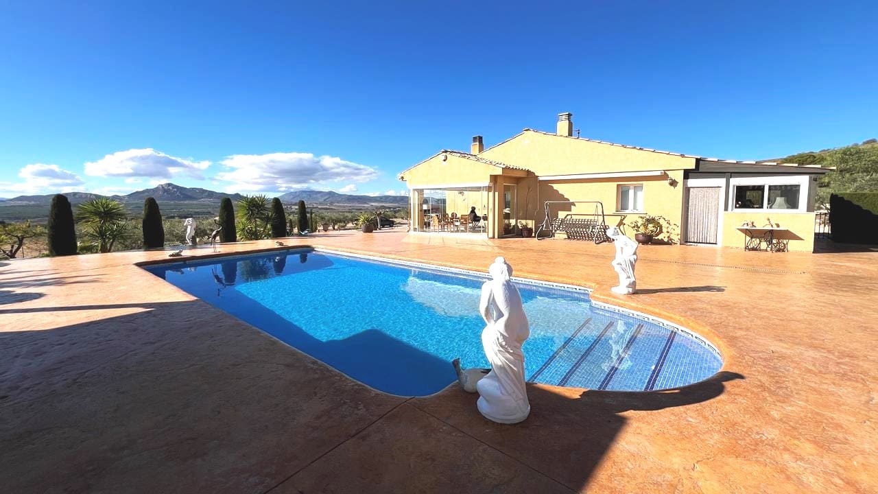 3 sypialnia Finka/Dom wiejski na sprzedaż w Sax z basenem garażem - 399 995 € (Ref: 9777305)