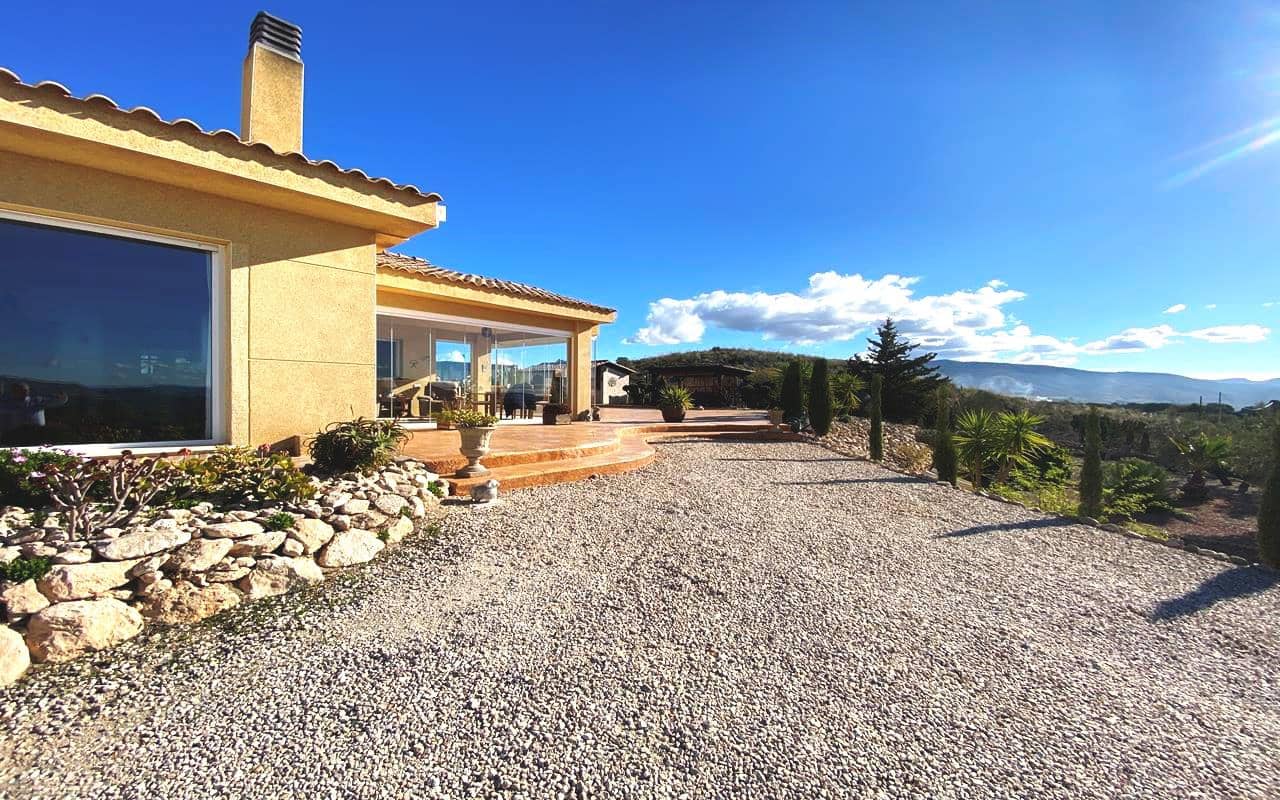 3 sypialnia Finka/Dom wiejski na sprzedaż w Sax z basenem garażem - 399 995 € (Ref: 9777305)