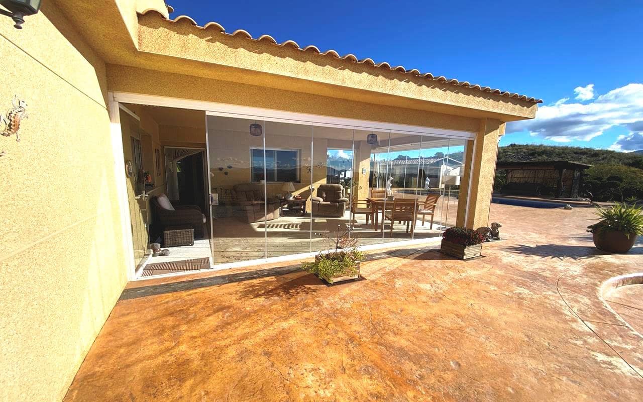 3 sypialnia Finka/Dom wiejski na sprzedaż w Sax z basenem garażem - 399 995 € (Ref: 9777305)