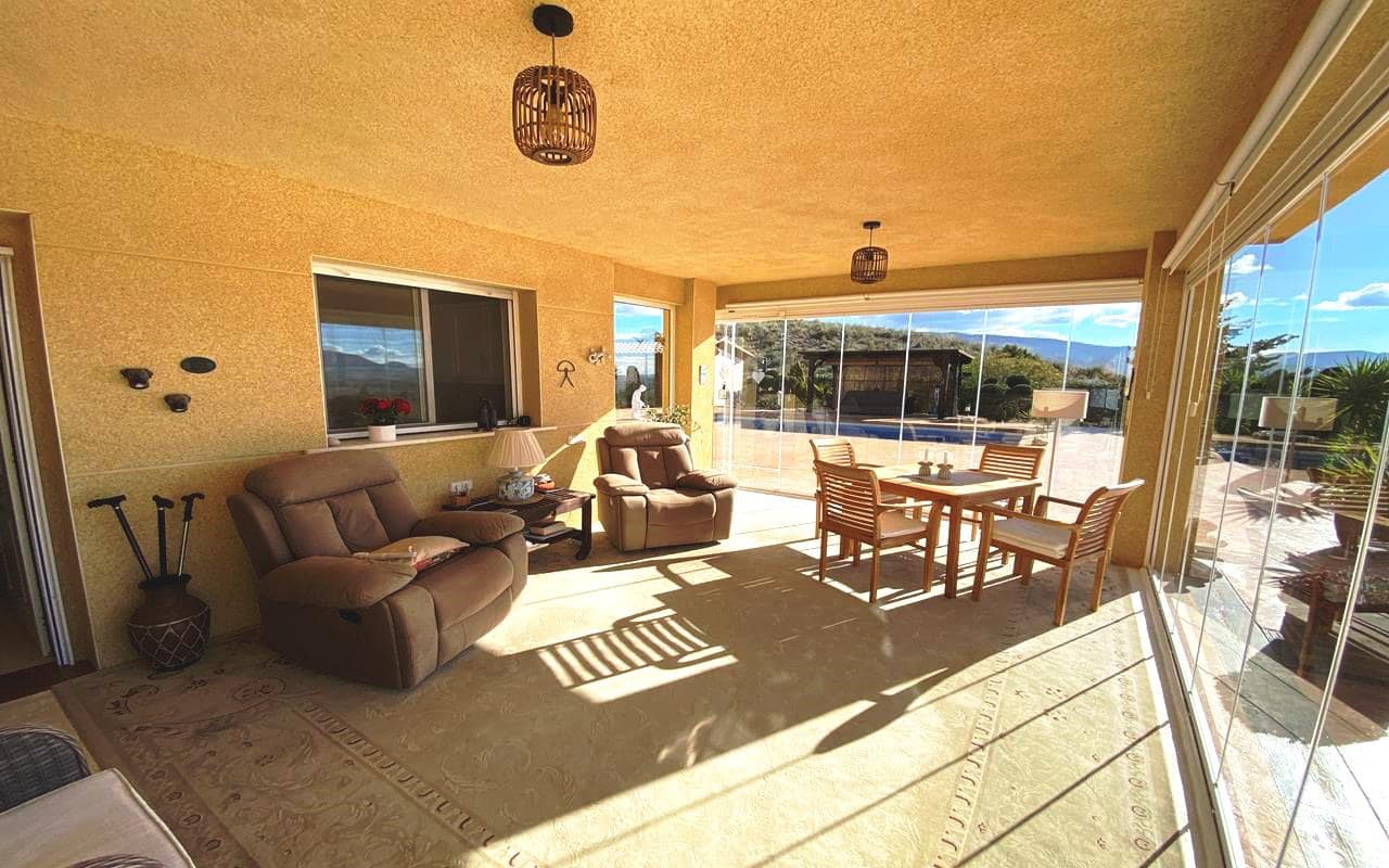 3 sypialnia Finka/Dom wiejski na sprzedaż w Sax z basenem garażem - 399 995 € (Ref: 9777305)