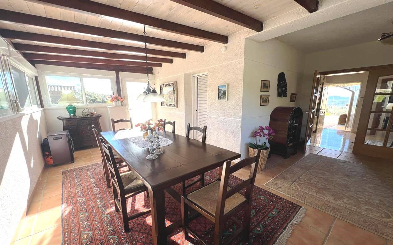 3 sypialnia Finka/Dom wiejski na sprzedaż w Sax z basenem garażem - 399 995 € (Ref: 9777305)