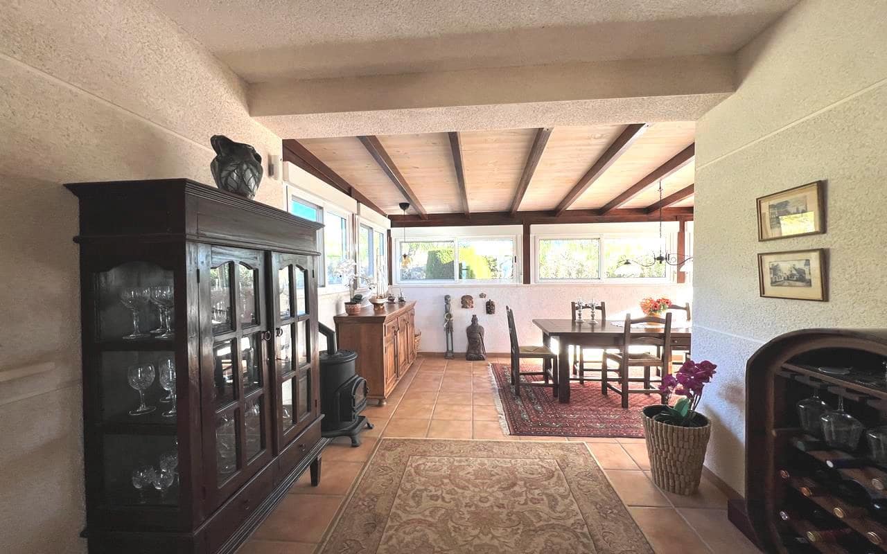 3 sypialnia Finka/Dom wiejski na sprzedaż w Sax z basenem garażem - 399 995 € (Ref: 9777305)