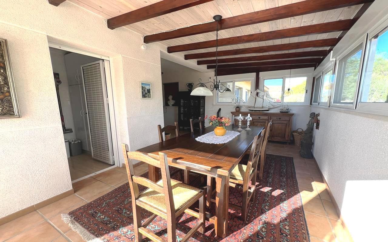 3 sypialnia Finka/Dom wiejski na sprzedaż w Sax z basenem garażem - 399 995 € (Ref: 9777305)