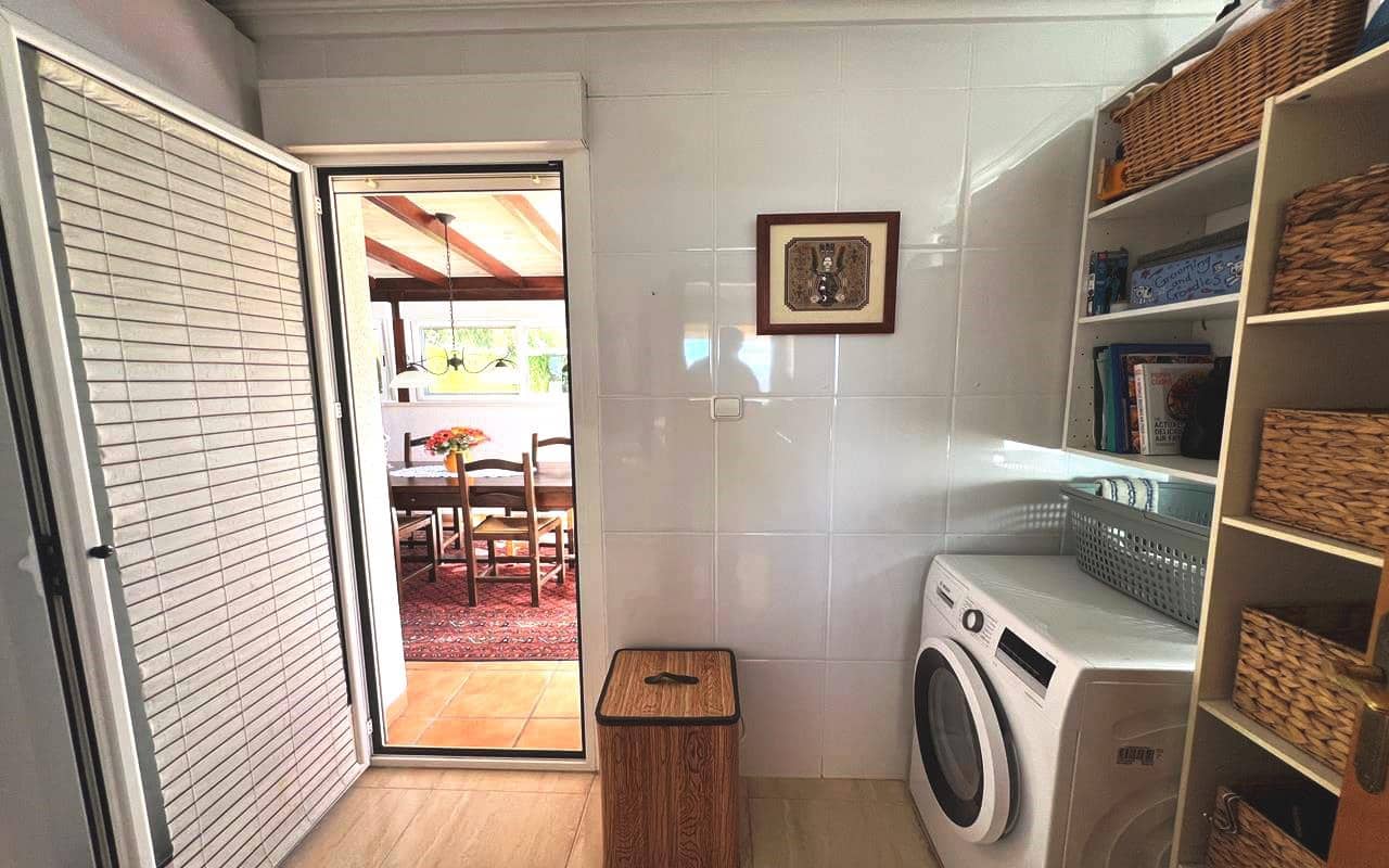 3 sypialnia Finka/Dom wiejski na sprzedaż w Sax z basenem garażem - 399 995 € (Ref: 9777305)