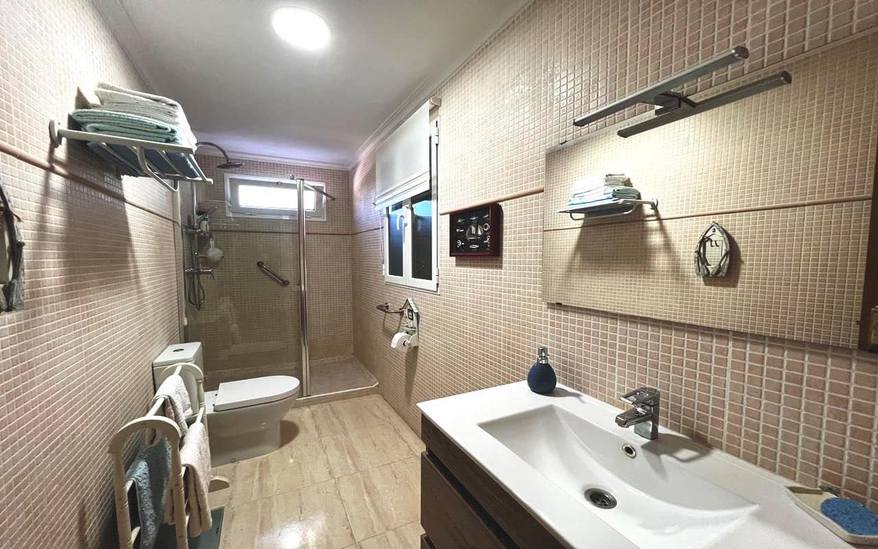 3 sypialnia Finka/Dom wiejski na sprzedaż w Sax z basenem garażem - 399 995 € (Ref: 9777305)