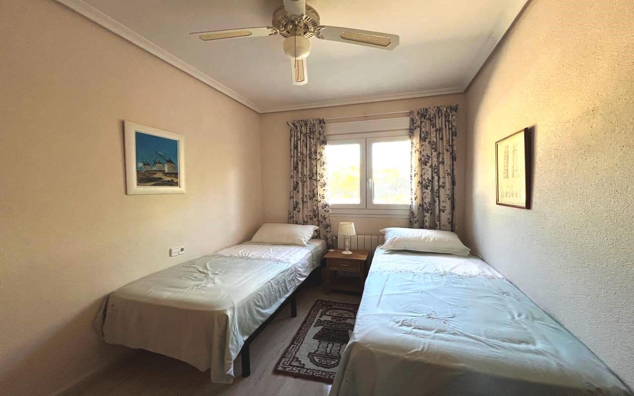 3 sypialnia Finka/Dom wiejski na sprzedaż w Sax z basenem garażem - 399 995 € (Ref: 9777305)