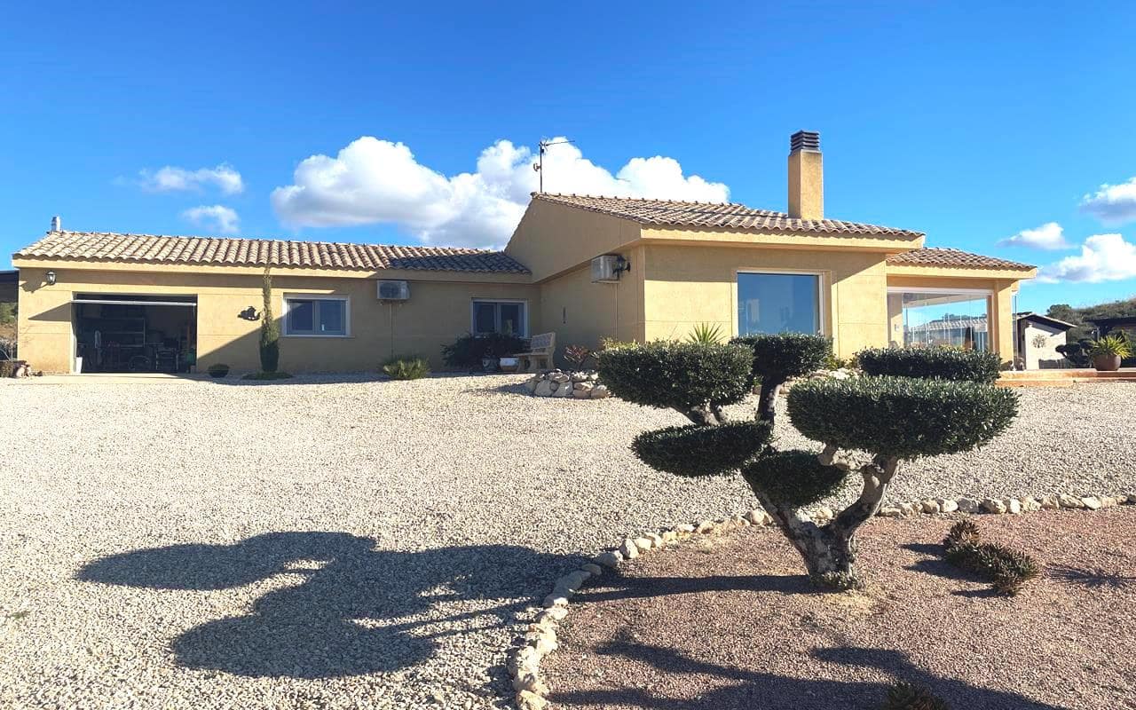 3 sypialnia Finka/Dom wiejski na sprzedaż w Sax z basenem garażem - 399 995 € (Ref: 9777305)