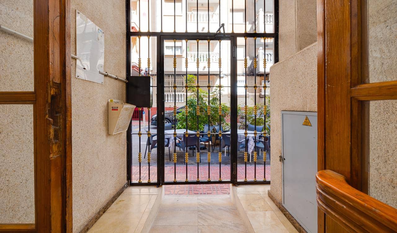 1 soverom Leilighet til salgs i Torrevieja med svømmebasseng - € 99 990 (Ref: 9781389)