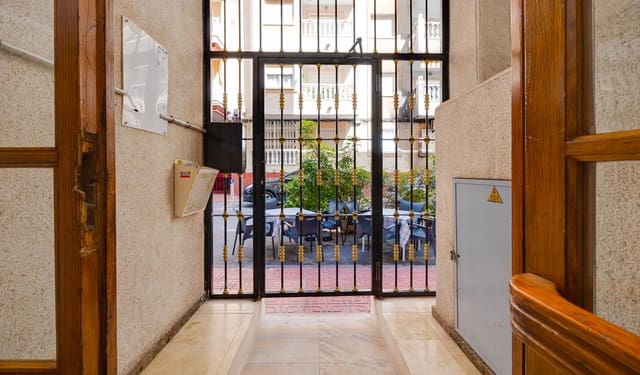 1 soverom Leilighet til salgs i Torrevieja med svømmebasseng - € 99 990 (Ref: 9781389)