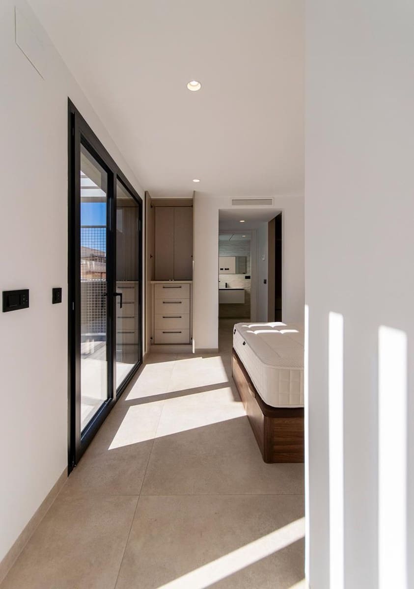 3 slaapkamer Penthouse te koop in Torrevieja met garage - € 545.000 (Ref: 9793652)