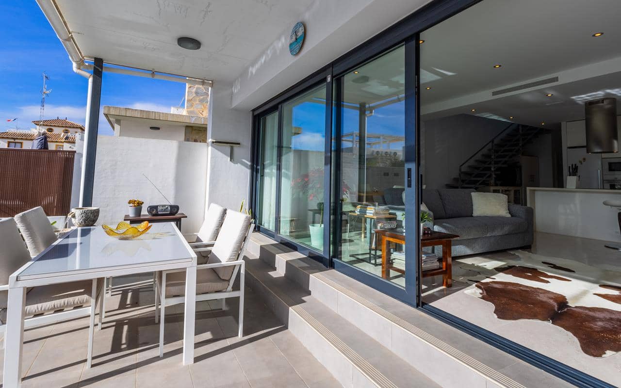 3 soverom Villa til salgs i Cabo Roig med svømmebasseng garasje - € 510 000 (Ref: 9796087)