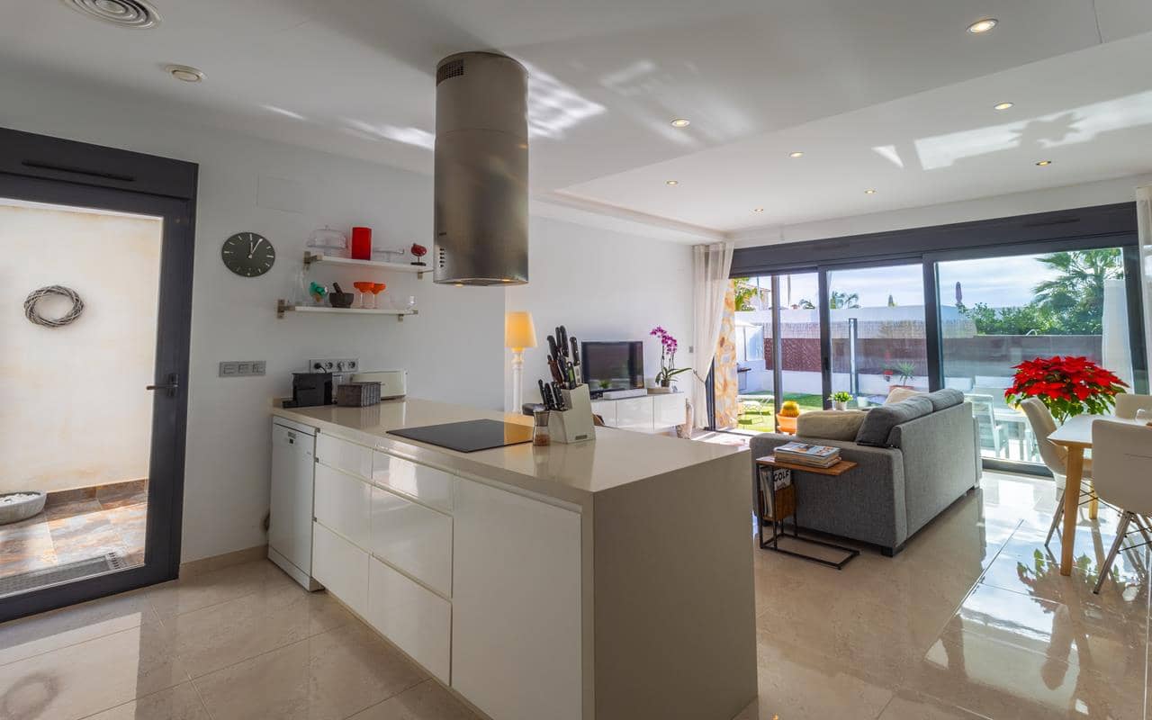 3 soverom Villa til salgs i Cabo Roig med svømmebasseng garasje - € 510 000 (Ref: 9796087)