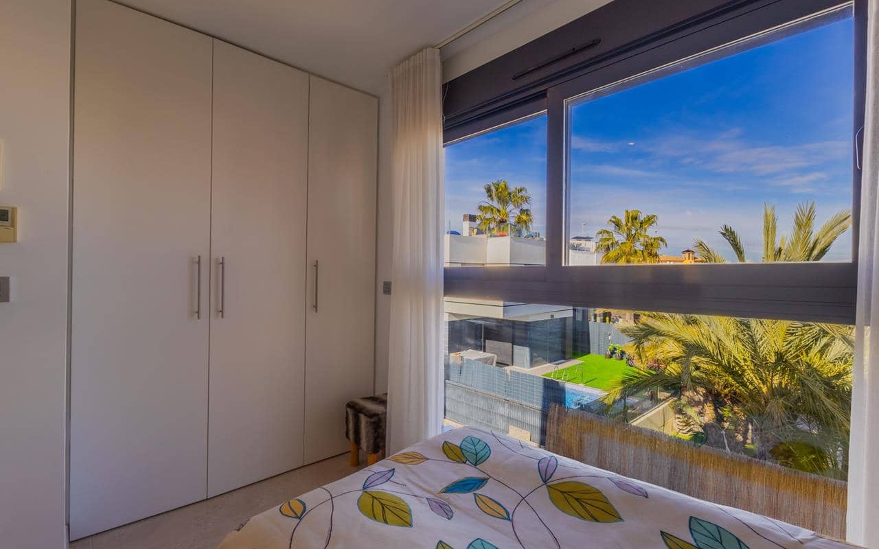 3 soverom Villa til salgs i Cabo Roig med svømmebasseng garasje - € 510 000 (Ref: 9796087)