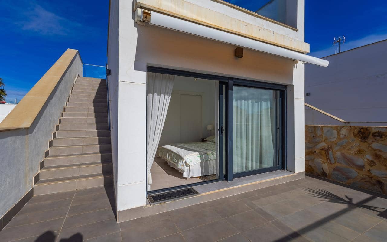 3 soverom Villa til salgs i Cabo Roig med svømmebasseng garasje - € 510 000 (Ref: 9796087)