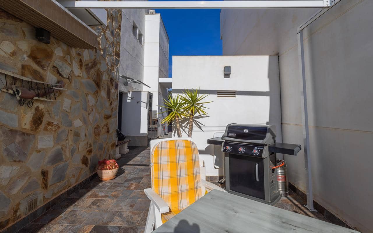 3 soverom Villa til salgs i Cabo Roig med svømmebasseng garasje - € 510 000 (Ref: 9796087)