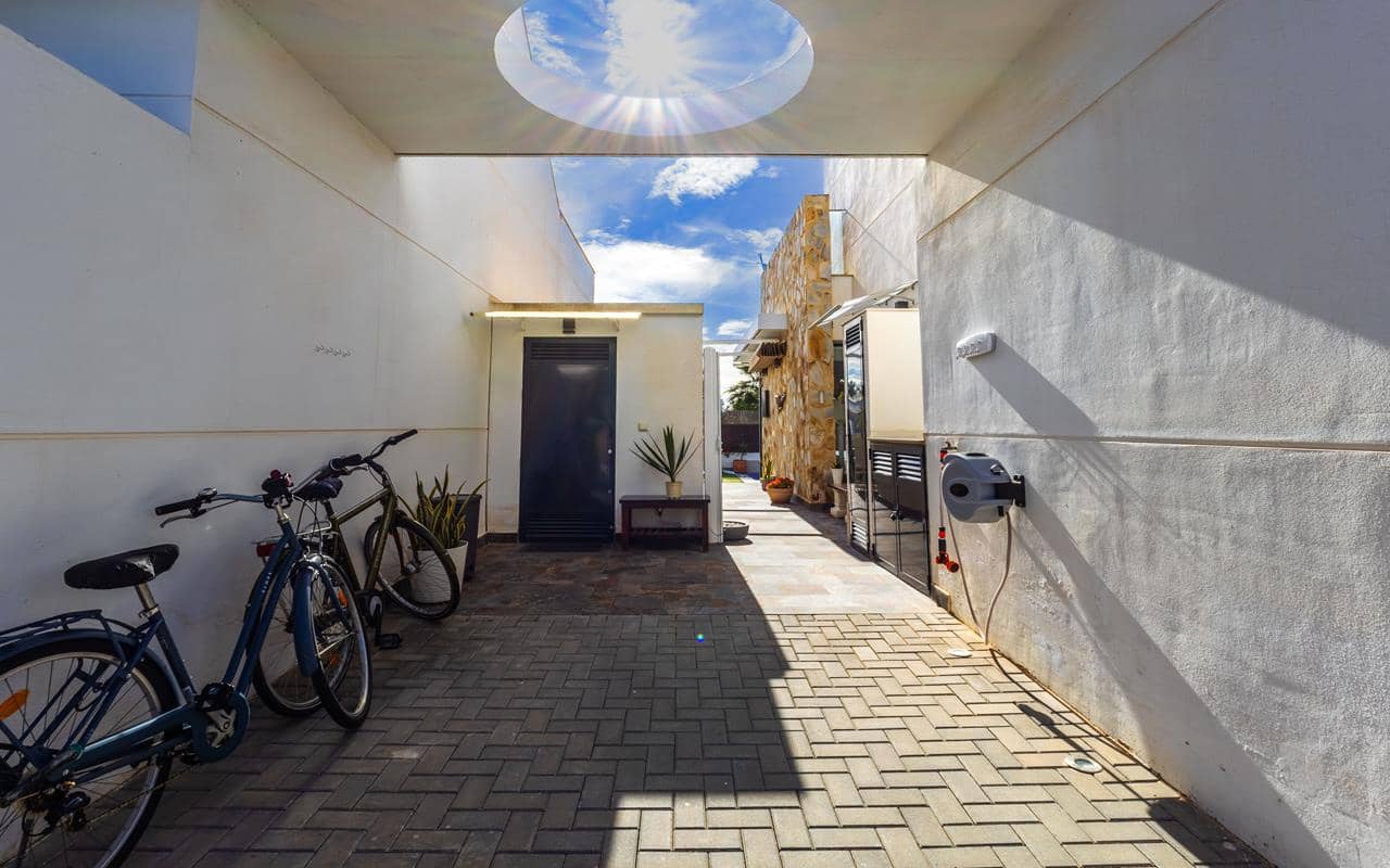 3 soverom Villa til salgs i Cabo Roig med svømmebasseng garasje - € 510 000 (Ref: 9796087)