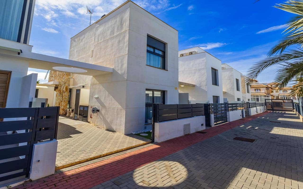 3 soverom Villa til salgs i Cabo Roig med svømmebasseng garasje - € 510 000 (Ref: 9796087)