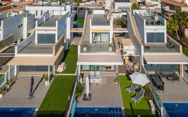 3 soverom Villa til salgs i Cabo Roig, Orihuela med svømmebasseng garasje - € 510 000 (Ref: 9796087)