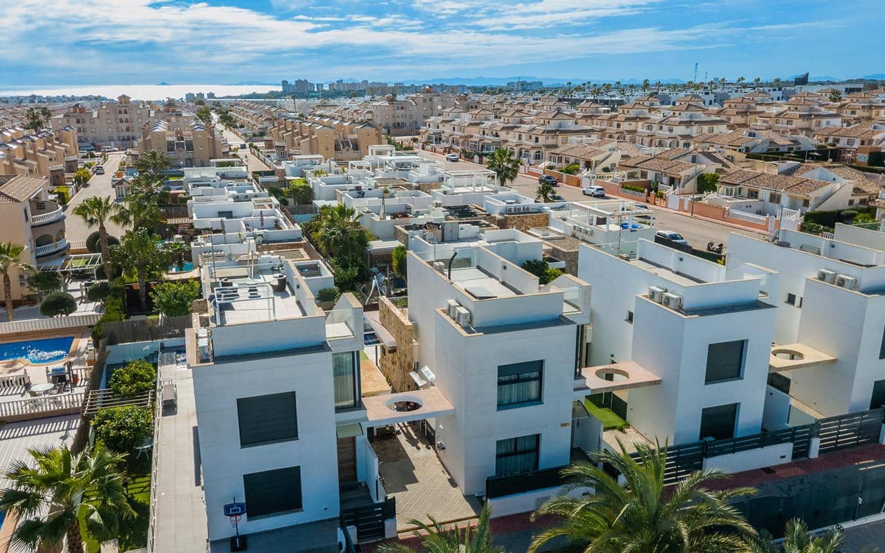 3 soverom Villa til salgs i Cabo Roig med svømmebasseng garasje - € 510 000 (Ref: 9796087)