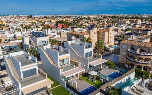 3 soverom Villa til salgs i Cabo Roig, Orihuela med svømmebasseng garasje - € 510 000 (Ref: 9796087)