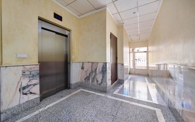 3 soveværelse Lejlighed til salg i Torrevieja med garage - € 189.000 (Ref: 9796088)