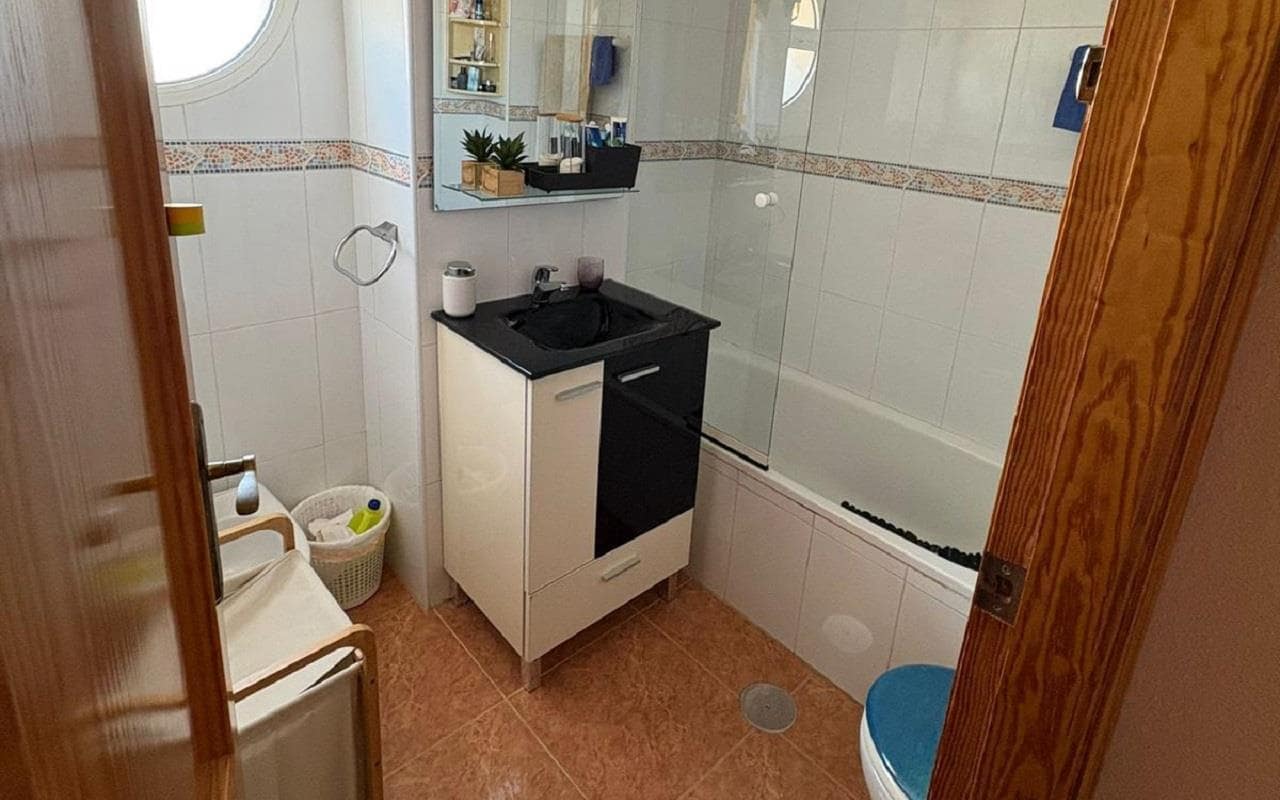 2 soverom Leilighet til salgs i Playa Honda med svømmebasseng garasje - € 149 000 (Ref: 9798169)