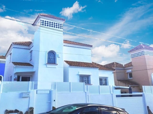 4 Bedrooms Detached Villa with Pool, Off-road Parking and Separate Guest Apartment.
