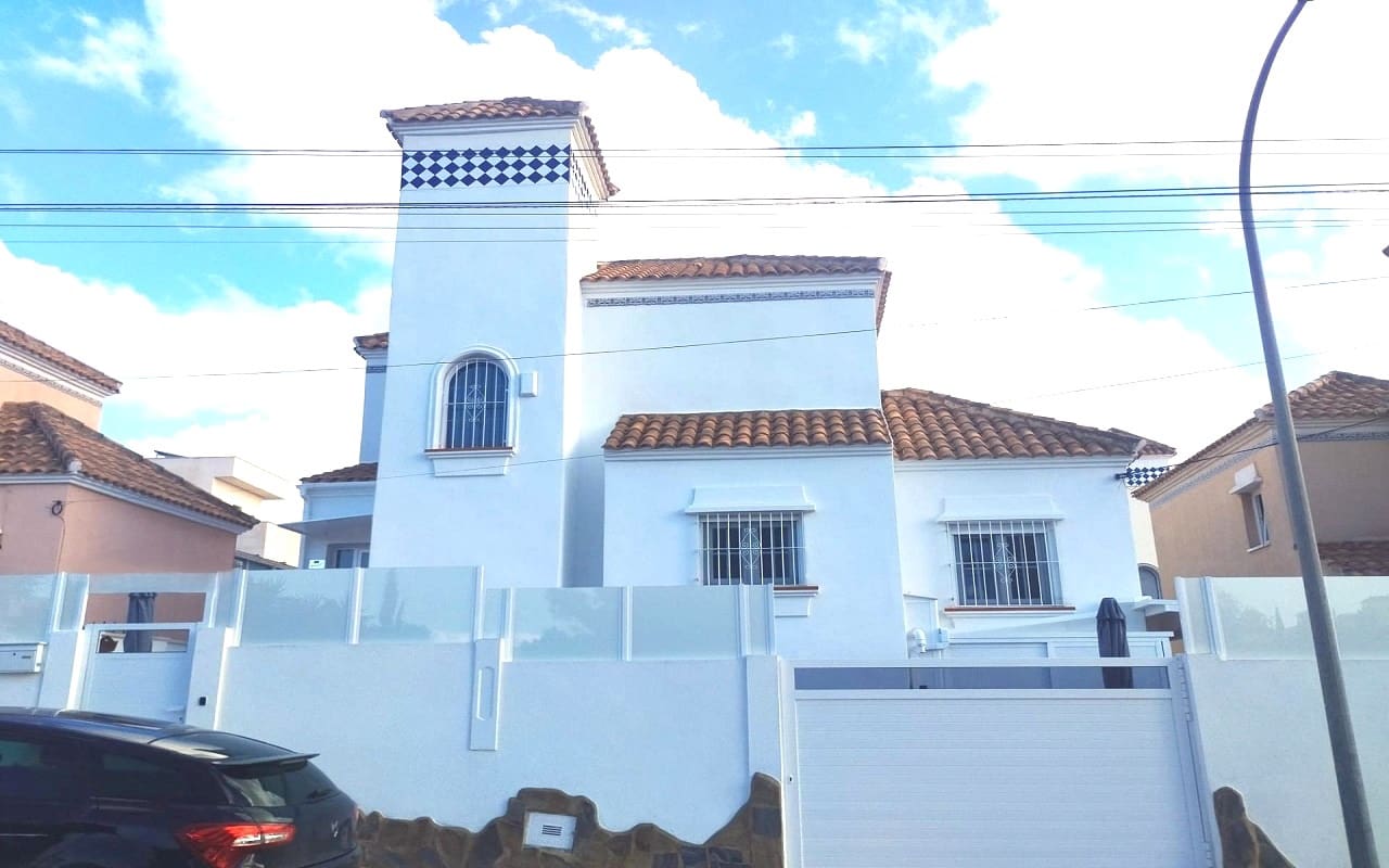 4 soveværelse Villa til salg i Villamartin med swimmingpool garage - € 408.000 (Ref: 9798484)