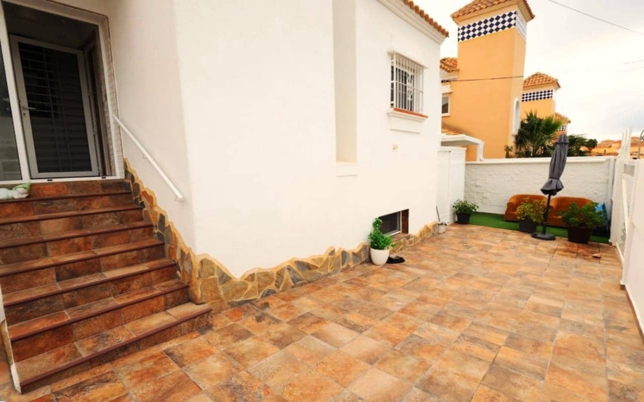 4 soveværelse Villa til salg i Villamartin med swimmingpool garage - € 408.000 (Ref: 9798484)