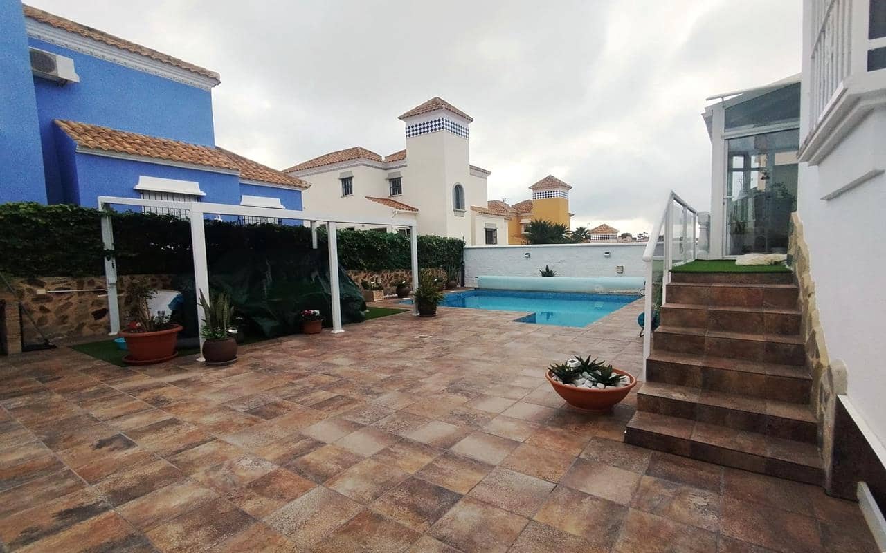 4 soveværelse Villa til salg i Villamartin med swimmingpool garage - € 408.000 (Ref: 9798484)