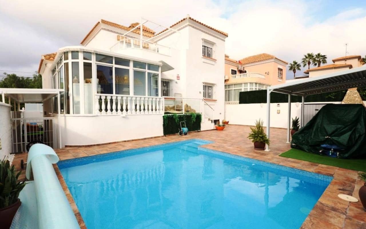 4 soveværelse Villa til salg i Villamartin med swimmingpool garage - € 408.000 (Ref: 9798484)