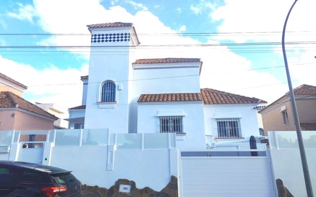 4 soveværelse Villa til salg i Villamartin, Orihuela med swimmingpool garage - € 408.000 (Ref: 9798484)