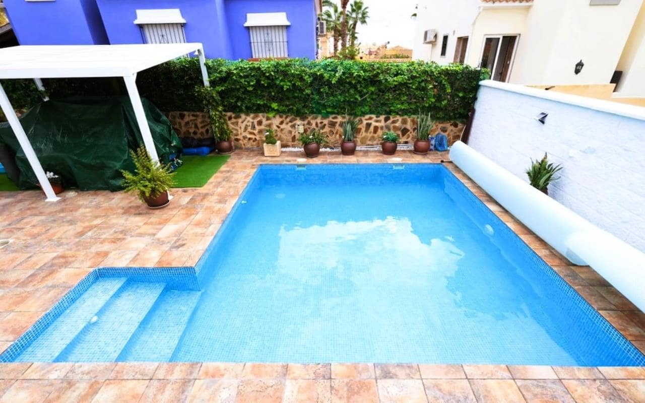 4 soveværelse Villa til salg i Villamartin med swimmingpool garage - € 408.000 (Ref: 9798484)