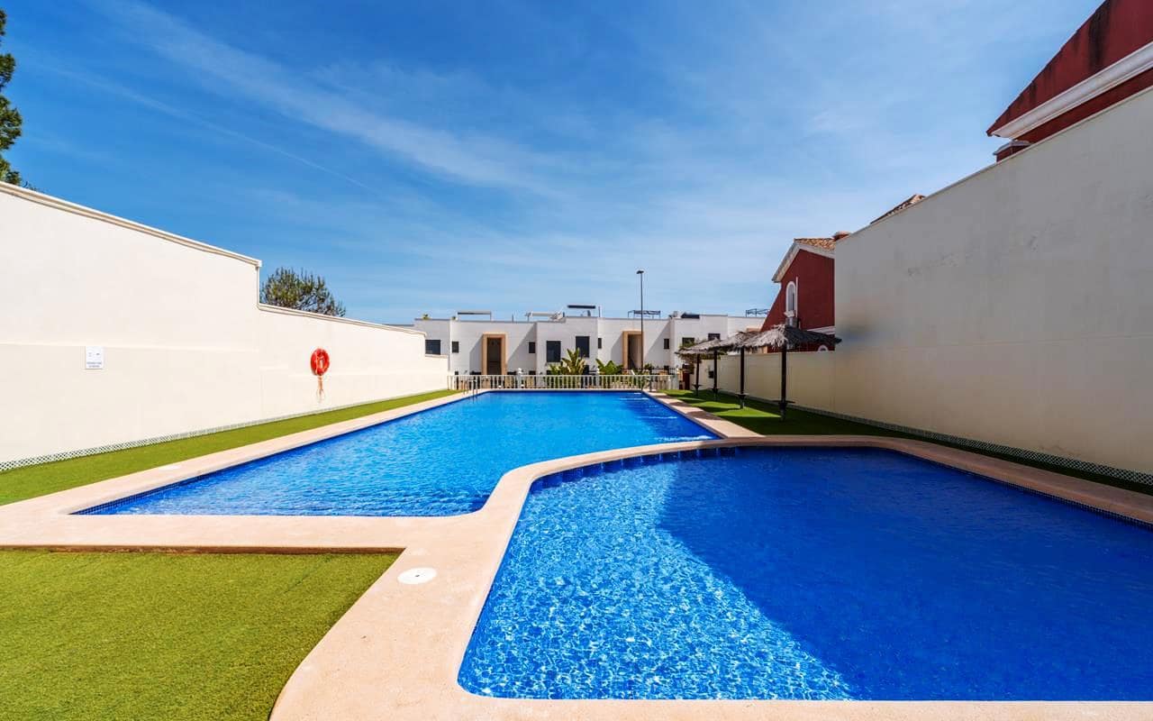 3 sovrum Hus till salu i Villamartin med pool garage - 269 800 € (Ref: 9800048)