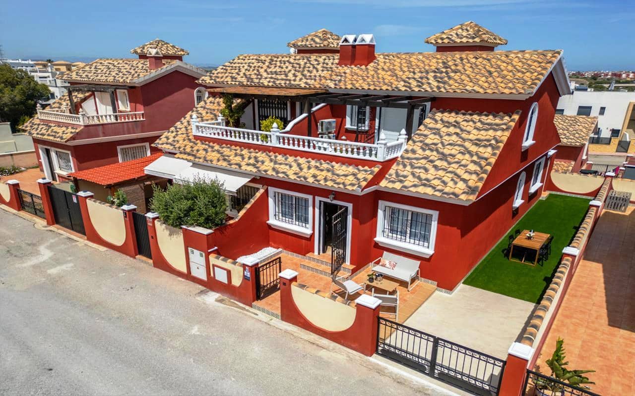 3 sovrum Hus till salu i Villamartin med pool garage - 269 800 € (Ref: 9800048)