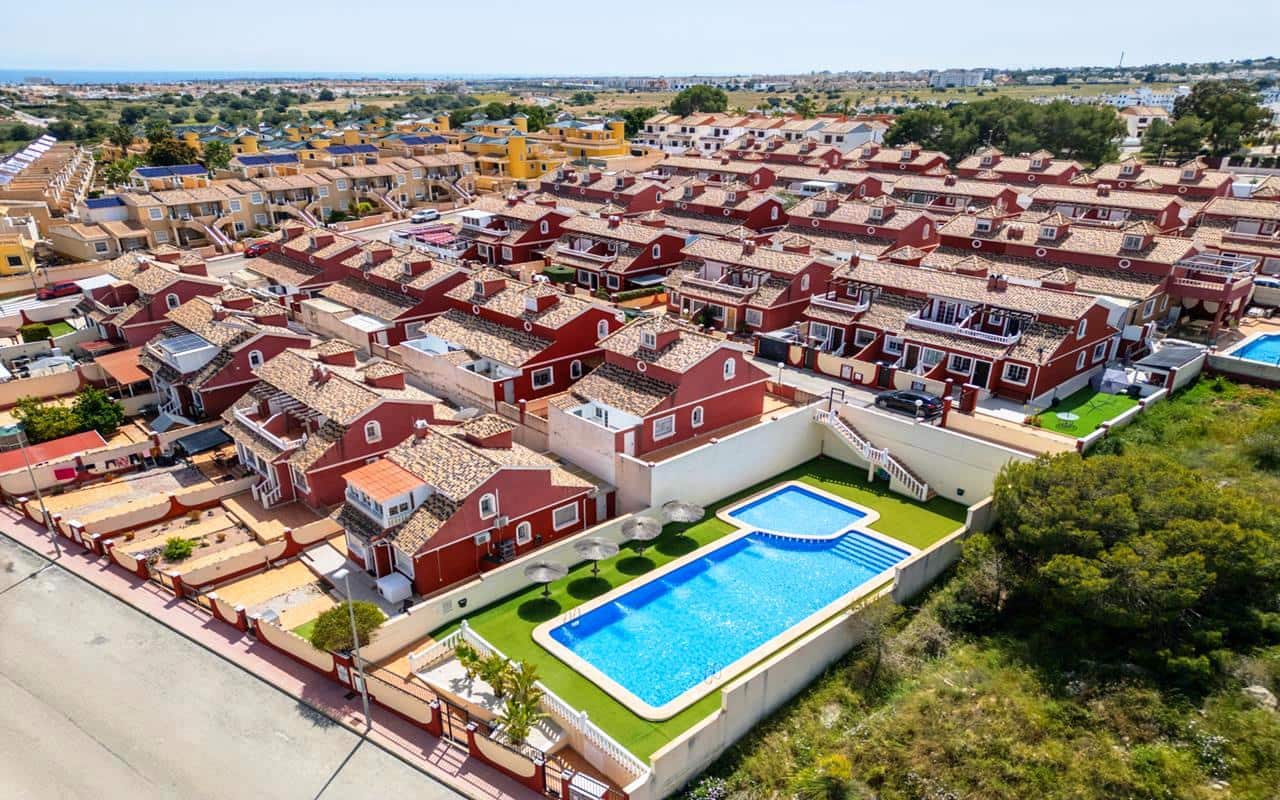 3 sovrum Hus till salu i Villamartin med pool garage - 269 800 € (Ref: 9800048)